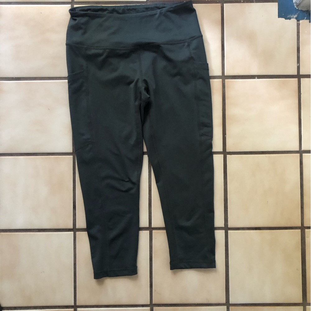 Gray and Black Workout Outfit Set - Picture 7 of 12